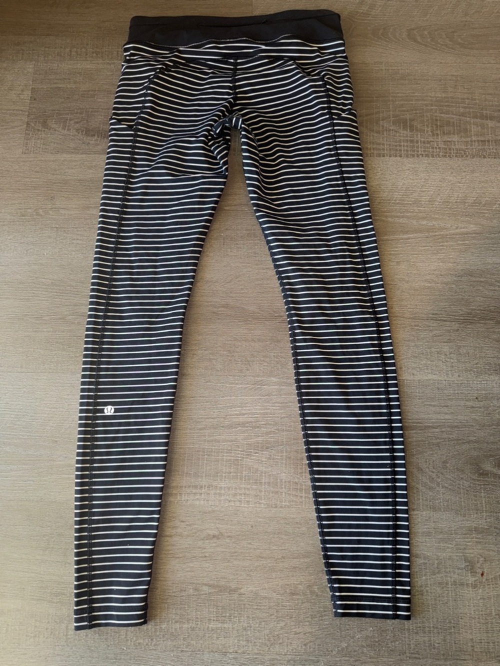 Lululemon Runday Crop Leggings - Parallel Stripe Black/White - Size 8 - Picture 8 of 12